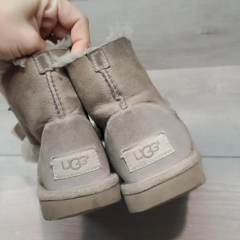 Ugg Australia Kids Girls Gita Pom Pom Leather Sheepskin Boots shoes sz 11